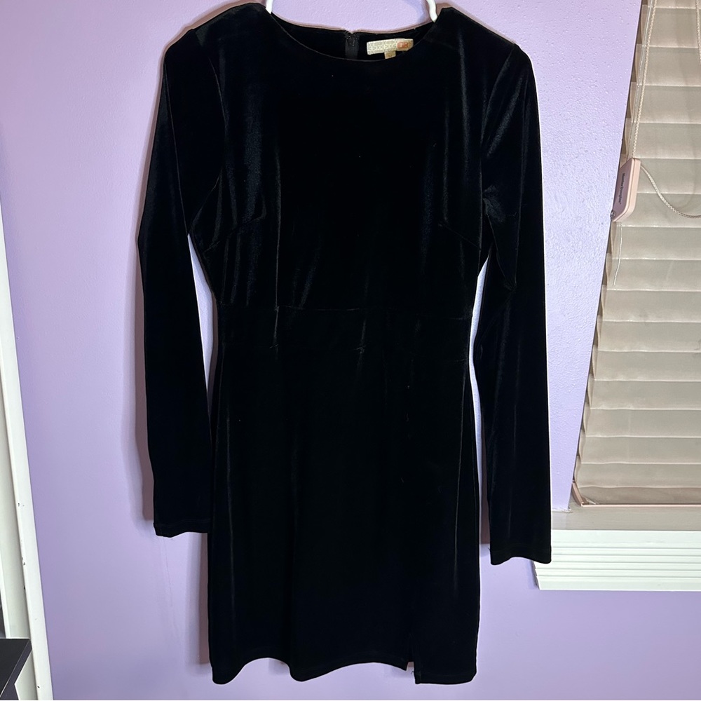 Black velvet GB dress, medium length, zipper back, and size Medium